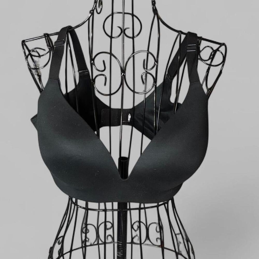 Victoria's Secret Black Wireless Plunge Bra - Lightly Lined T-Shirt Bra Size 38C